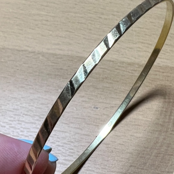 VINTAGE EUROPEAN 14K YELLOW GOLD ORNATE DESIGN BANGLE BRACELET GREAT STACKING - Picture 10 of 16